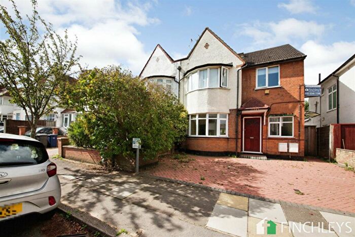 3 Bedroom Flat To Rent In Hervey Close, Finchley Central, N3