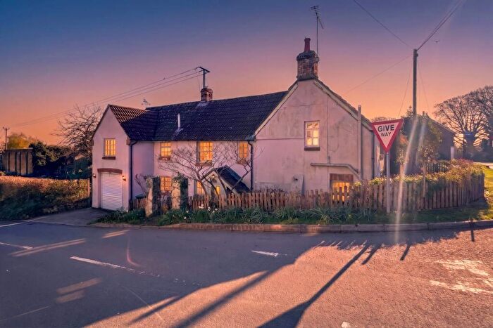 3 Bedroom Detached House For Sale In Crawford Bridge, Spetisbury, DT11