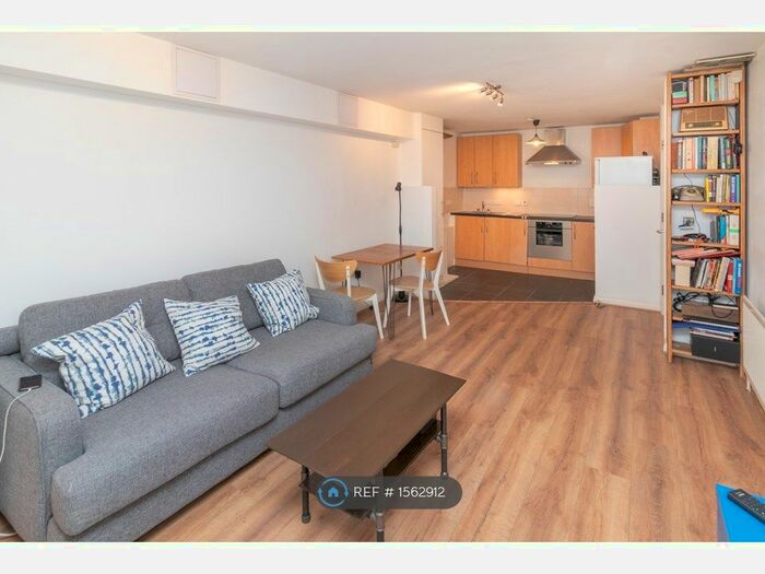 1 Bedroom Flat To Rent In Barrington Road, London, SW9