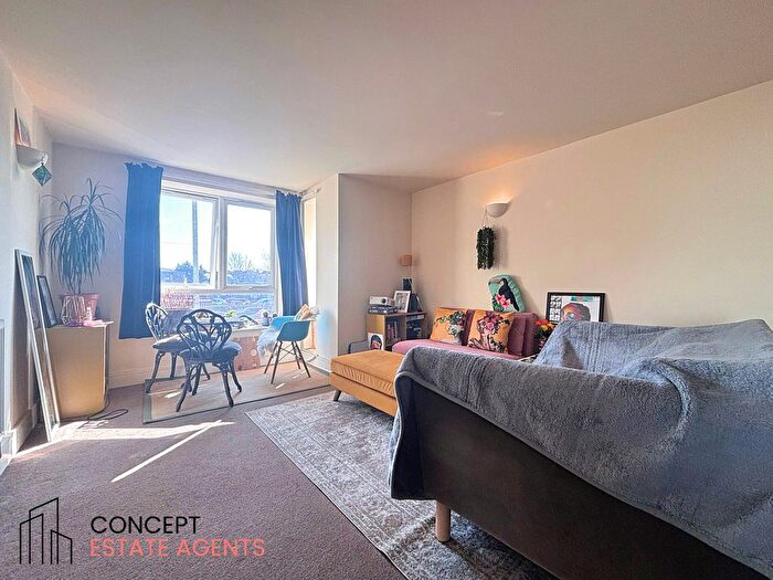 1 Bedroom Flat To Rent In Charlmont Road, Tooting Broadway, SW17