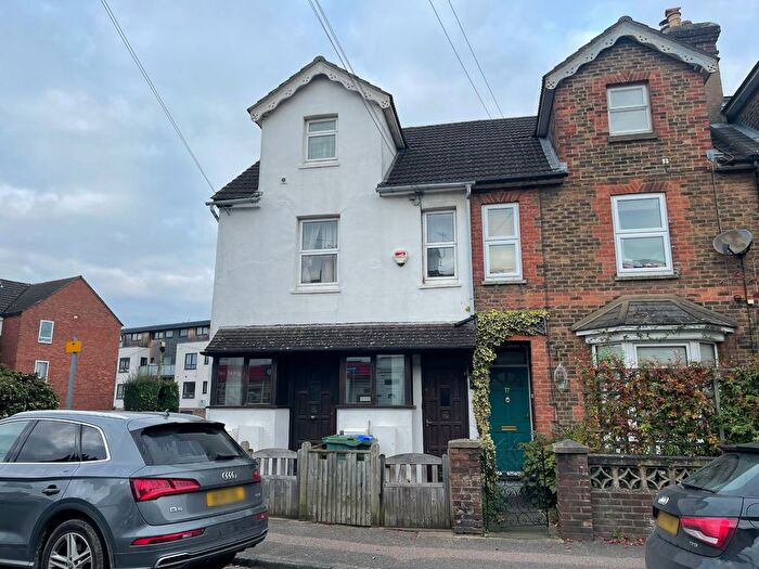 2 Bedroom Flat To Rent In Station Road, Horsham, RH13