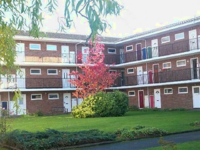 Flat To Rent In Alexandra Street, Maidstone, ME14