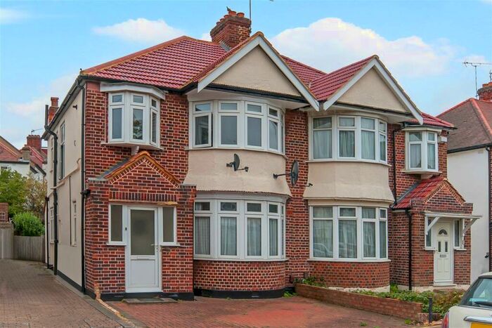 1 Bedroom Flat To Rent In Brook Avenue, Edgware, Middlesex, HA8