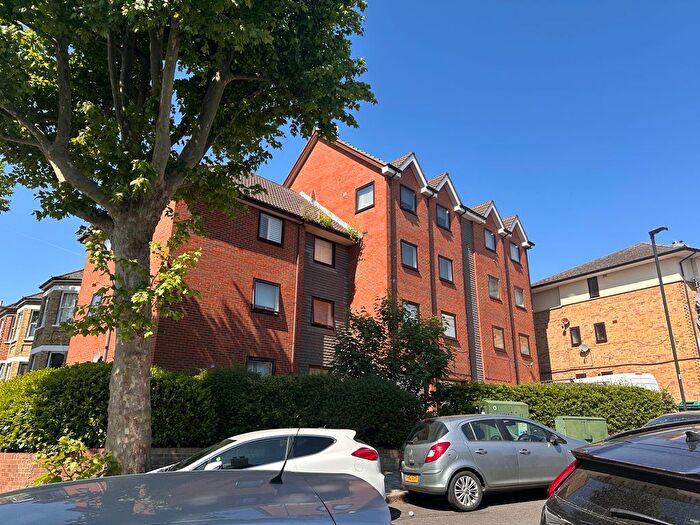 Studio To Rent In Thornlaw Road, London, SE27