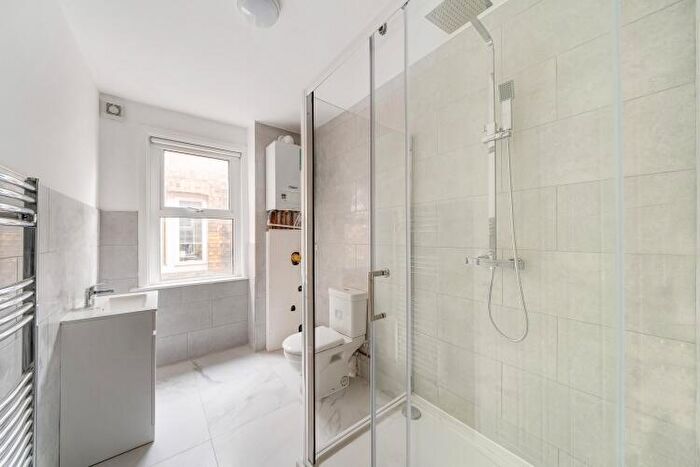 2 Bedroom Apartment To Rent In Broadway Parade London, N8