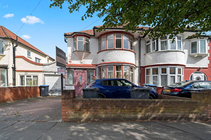 3 Bedroom Semi-Detached House For Sale In Park Avenue North, London, NW10