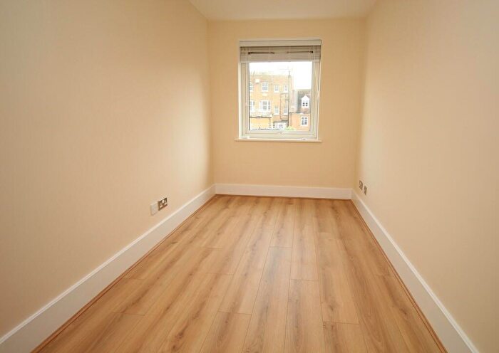 2 Bedroom Apartment To Rent In Wadbrook Street, Kingston Upon Thames, KT1
