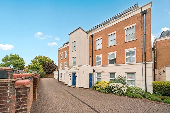2 Bedroom Flat For Sale In Grosvenor Square, Southampton, Hampshire, SO15