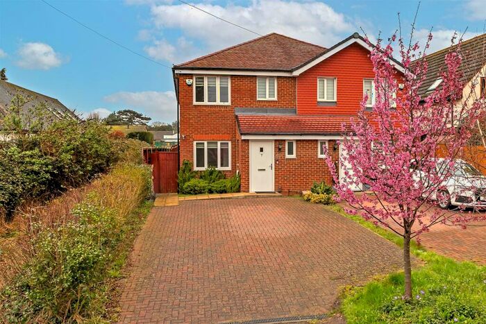 3 Bedroom Semi-Detached House To Rent In Mount Pleasant Lane, Bricket Wood, AL2