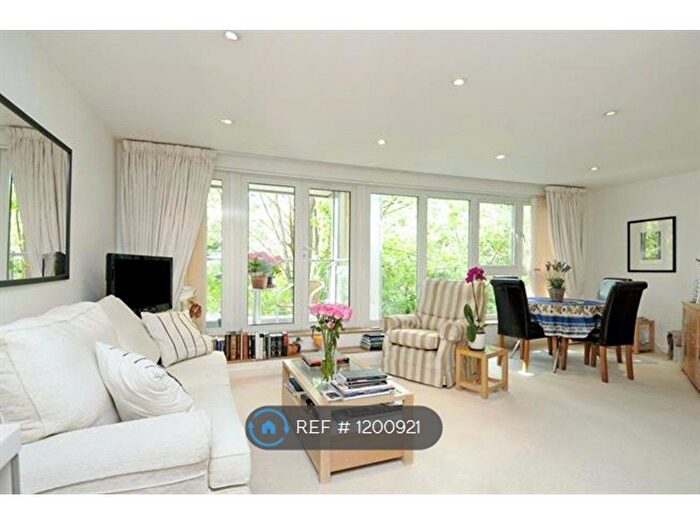 2 Bedroom Flat To Rent In Constitution Hill, Woking, GU22