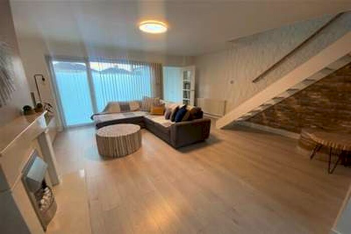 3 Bedroom Semi-Detached House To Rent In Cardill Close, Bedminster Down, BS13