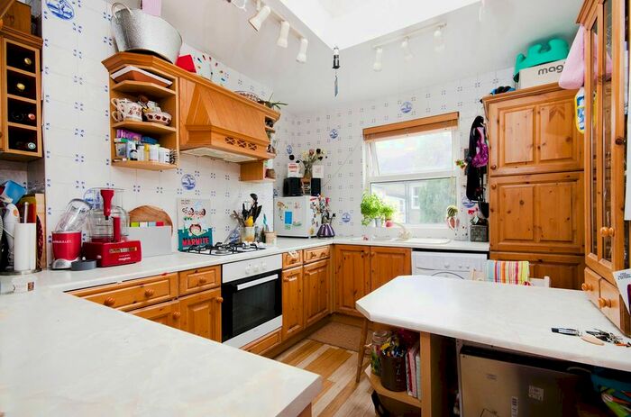 2 Bedroom Flat To Rent In Cornwall Grove, Chiswick, London, W4