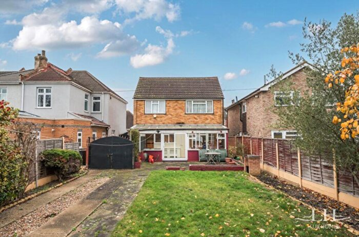 3 Bedroom Detached House For Sale In Aldborough Road, Dagenham, RM10