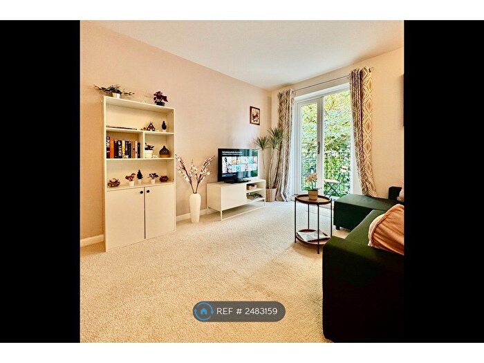 1 Bedroom Flat To Rent In Towergate, London, SE1