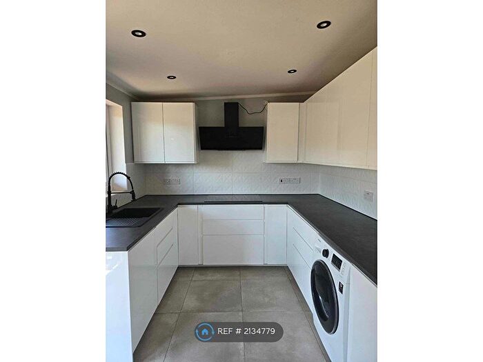 3 Bedroom Terraced House To Rent In Countess Road, Northampton, NN5