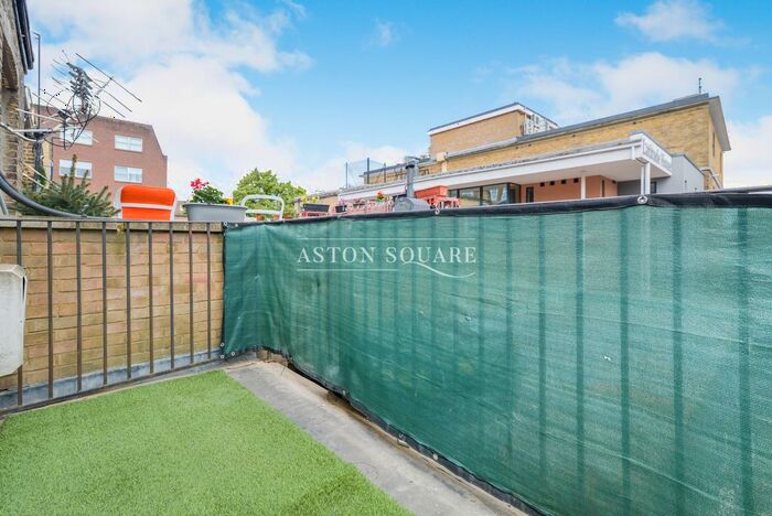 Studio To Rent In Brent Street, London, NW4