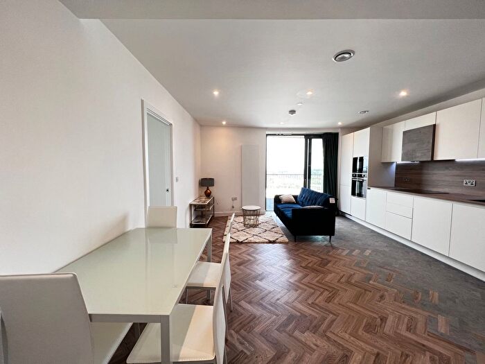 2 Bedroom Flat To Rent In Makers Yard, London, E3