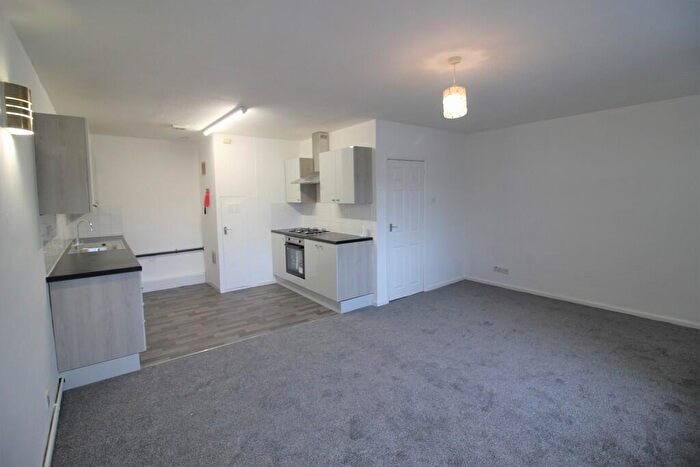 2 Bedroom Flat To Rent In Green Lane, Hadfield, SK13