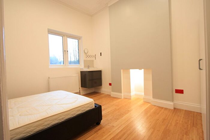 4 Bedroom Flat To Rent In Oakfield Road, Croydon, CR0