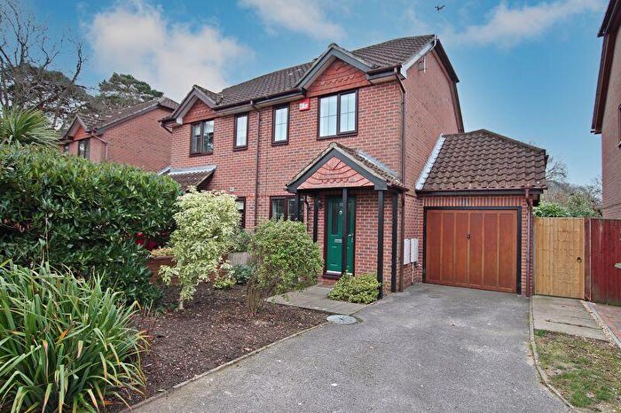 2 Bedroom Semi-Detached House To Rent In Stalybridge Close, Park Gate, SO31