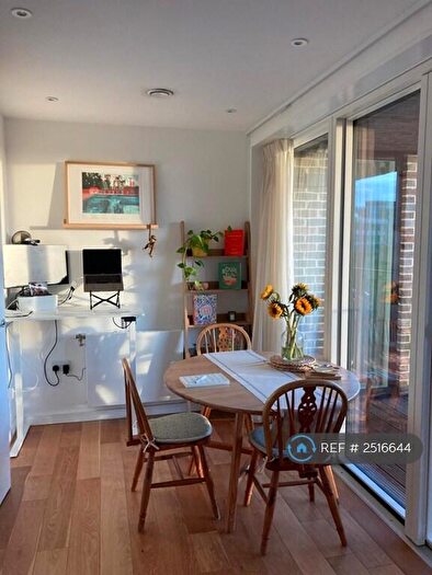 1 Bedroom Flat To Rent In Lucan Path, London, N1