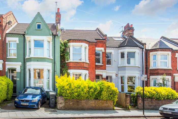 2 Bedroom Flat To Rent In Cavendish Road, SW12