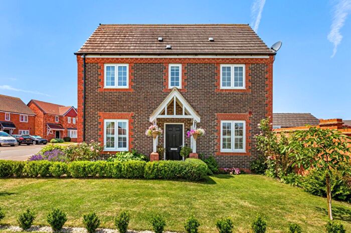 3 Bedroom Detached House For Sale In Weavers Branch, Thame, OX9