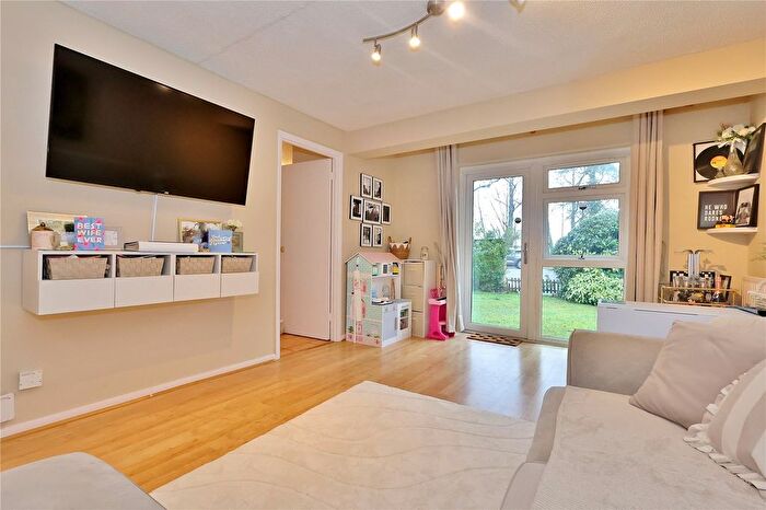 2 Bedroom Flat For Sale In Inkerman Road, Knaphill, Woking, Surrey, GU21