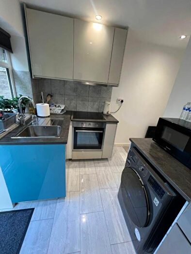 1 Bedroom Apartment To Rent In Springfield Mount, London, NW9