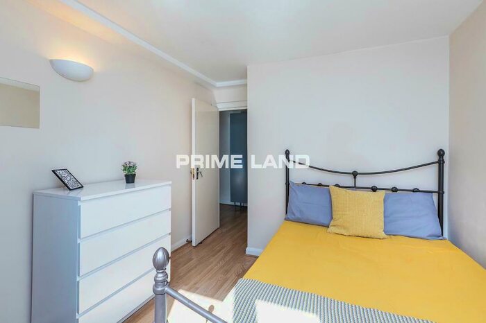 4 Bedroom Flat To Rent In Johnson Street, Shadwell, London, E1