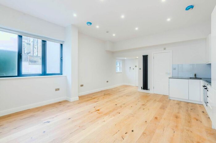 Studio To Rent In Rush Hill Road, Clapham Junction, London, SW11