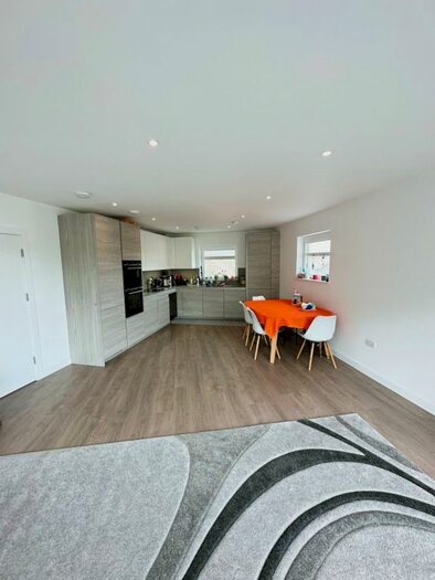 3 Bedroom Flat To Rent In Ravensbury Terrace, London, Earlsfield, SW18