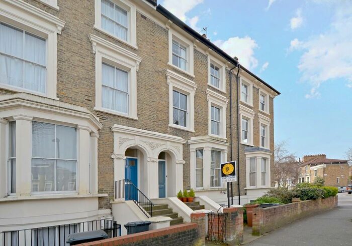 3 Bedroom Flat To Rent In Lauriston Road, E9