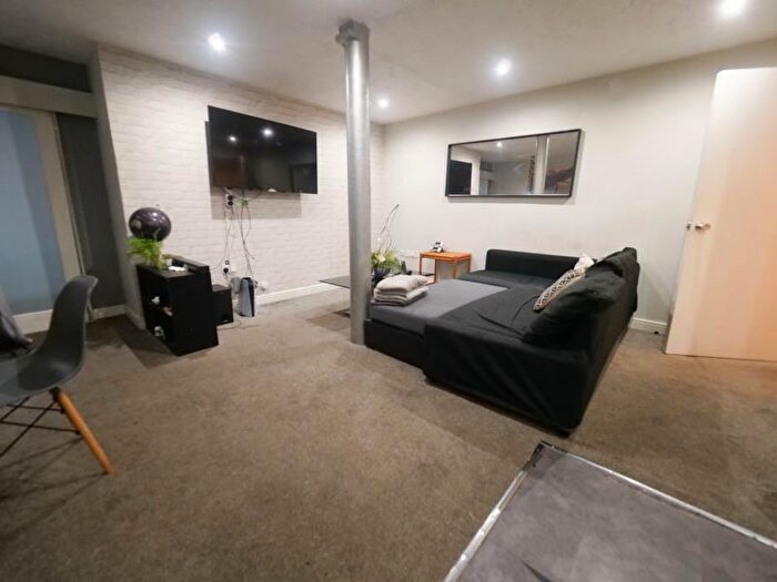 2 Bedroom Apartment To Rent In Victoria Mill :: Miles Platting, M40