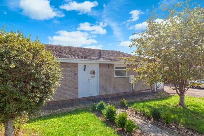 2 Bedroom Detached Bungalow To Rent In Queen Emmas Dyke, Witney, OX28