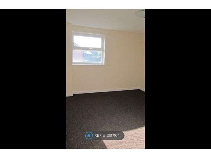 2 Bedroom Flat To Rent In Dairy Court, Crewkerne, TA18