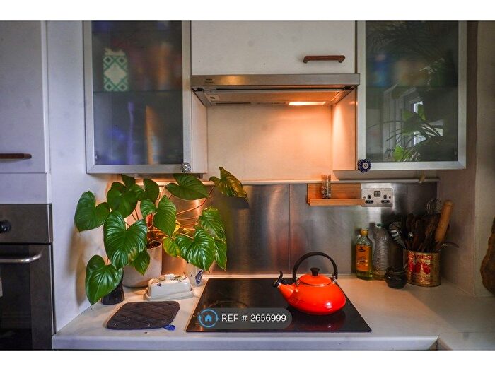 1 Bedroom Flat To Rent In Victoria Park Court, London, E9