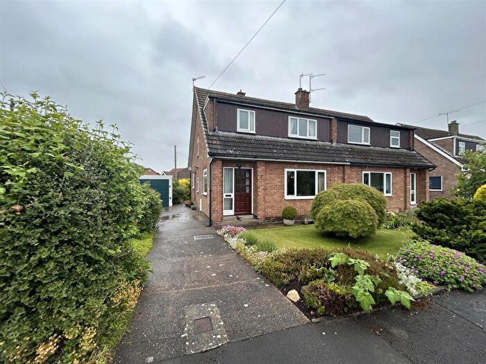 3 Bedroom Semi-Detached Bungalow For Sale In Orchard Way, Howden, DN14
