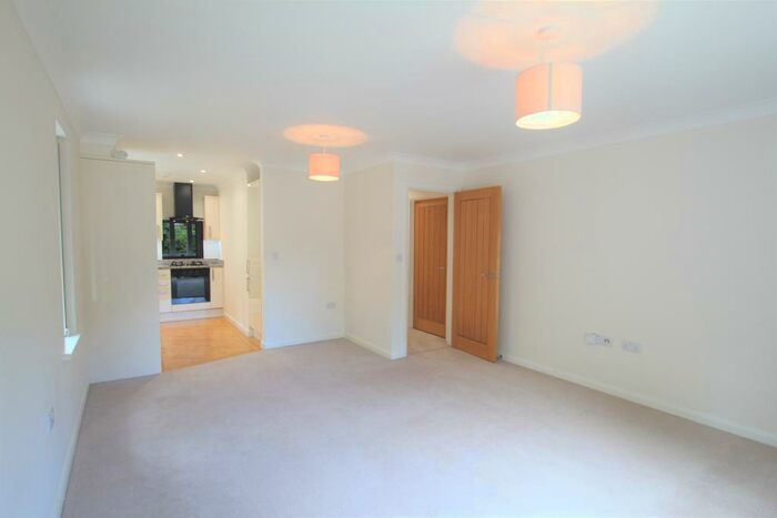 1 Bedroom Flat To Rent In Wayside Court, (), Horley, RH6