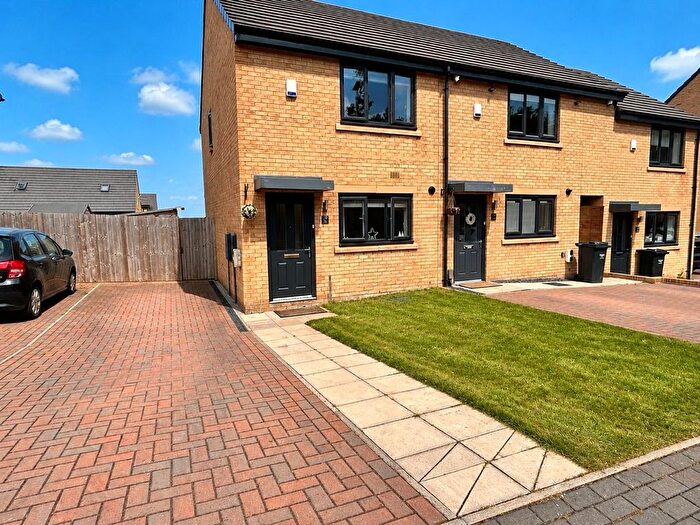 2 Bedroom End Of Terrace House For Sale In Shears Drive, Brighouse, HD6