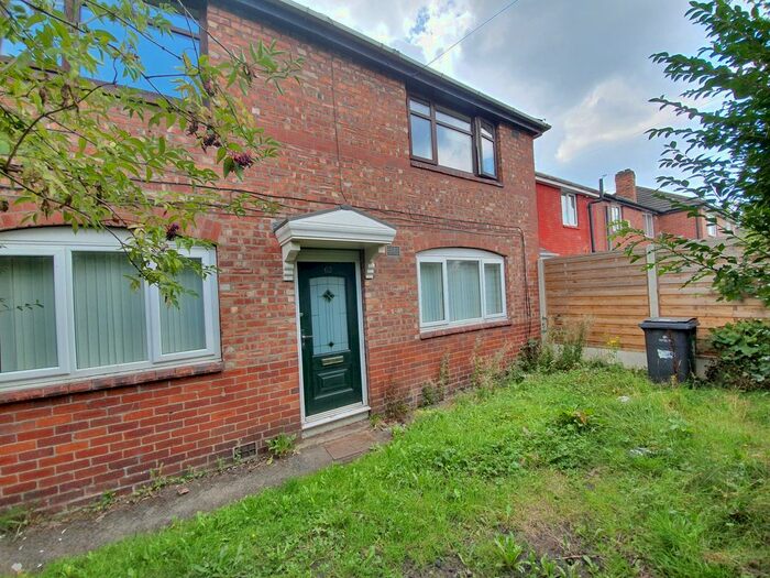 2 Bedroom Maisonette To Rent In Moorcroft Drive, Manchester, M19