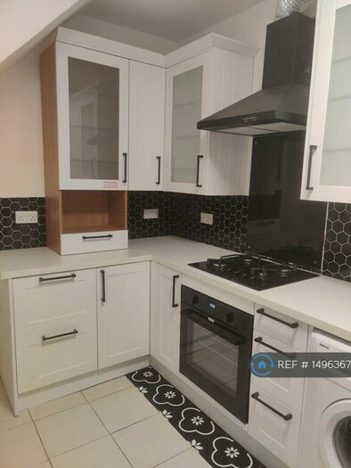 3 Bedroom Semi-Detached House To Rent In Burringham Road, Scunthorpe, DN17