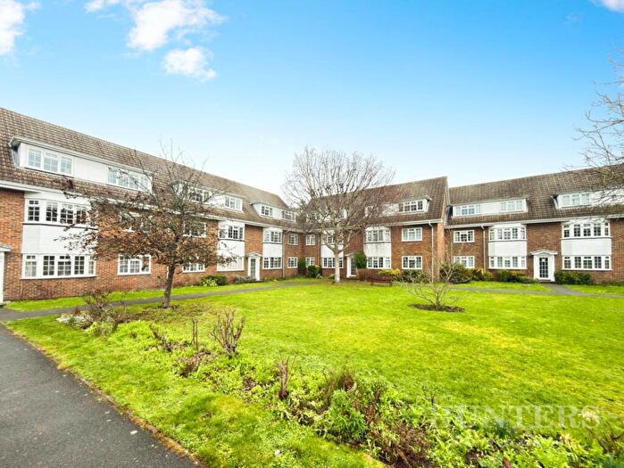 2 Bedroom Apartment For Sale In Sycamore Close, Carshalton, SM5