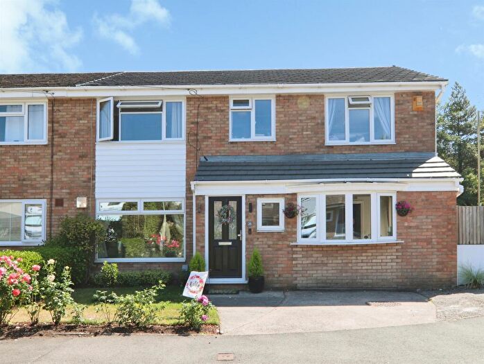 5 Bedroom Semi-Detached House For Sale In Clos Leland, Llantrisant, Pontyclun, CF72