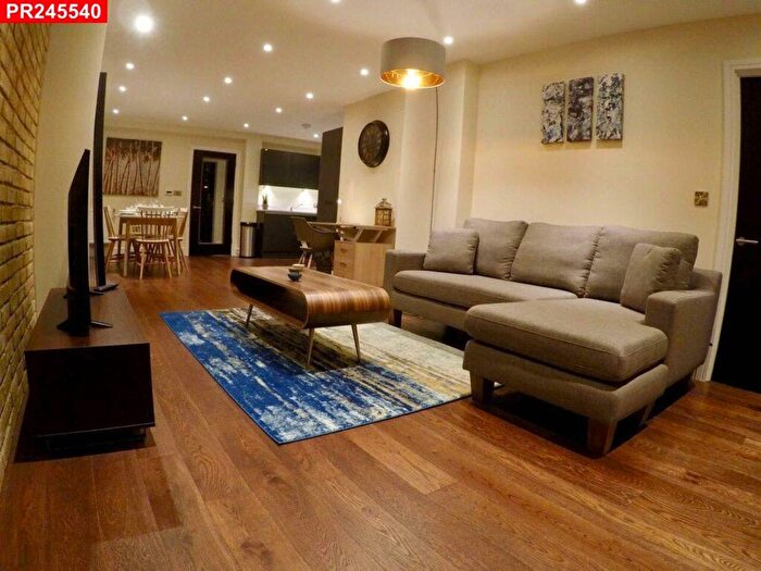 3 Bedroom Flat To Rent In Shirley Street, Star Lane, – Bedrooms Flat, E16