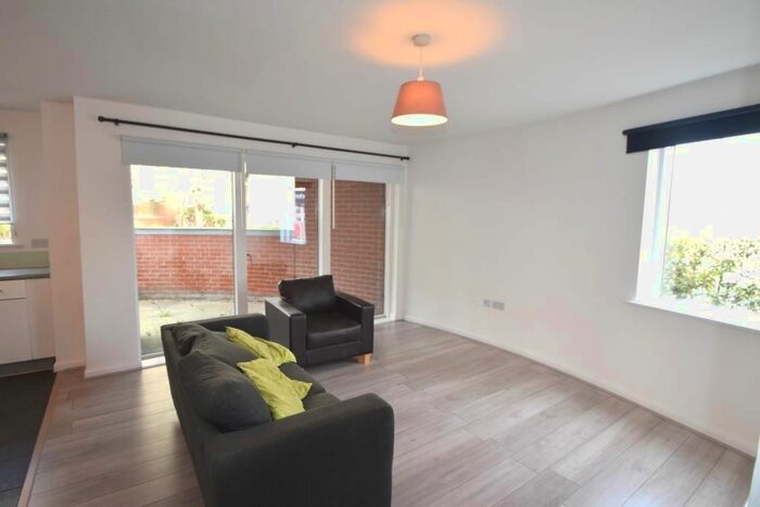 2 Bedroom Flat To Rent In Du Cane Road, London, W12