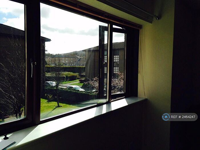 2 Bedroom Flat To Rent In Allanfield, Edinburgh, EH7