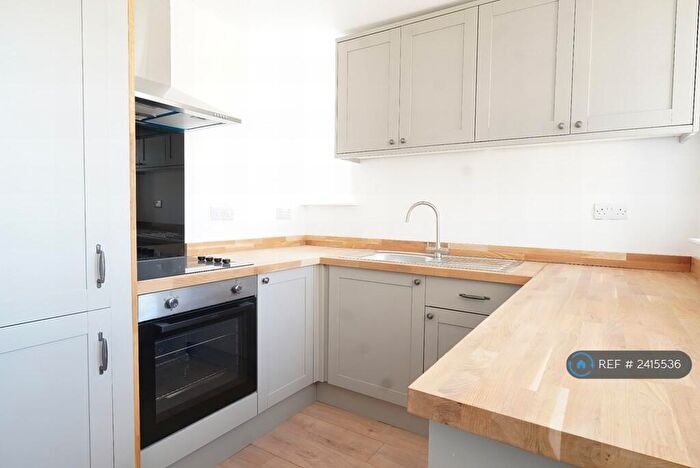 2 Bedroom Flat To Rent In Birds Royd Lane, Brighouse, HD6