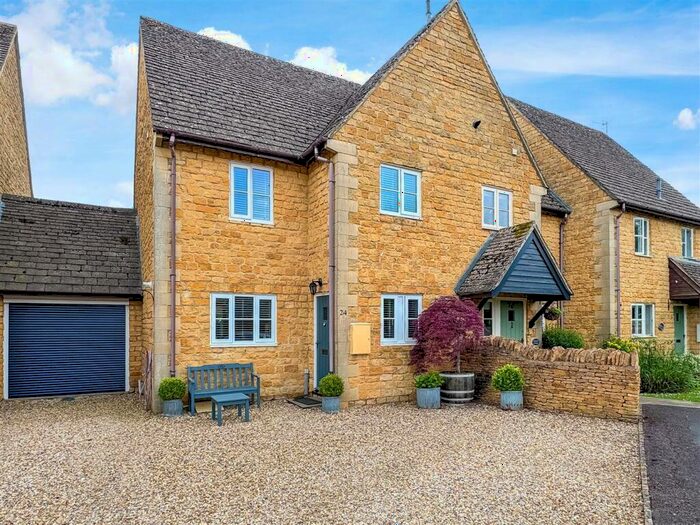 2 Bedroom House For Sale In Poplars Close, Chipping Campden, GL55