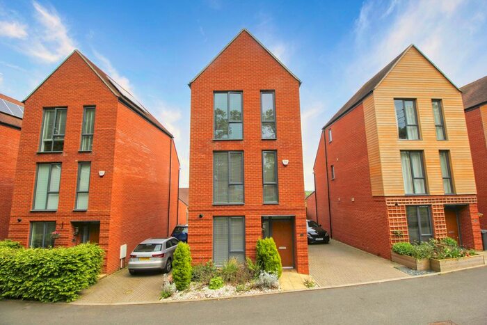 4 Bedroom Property To Rent In Keats Way, Coulsdon, CR5